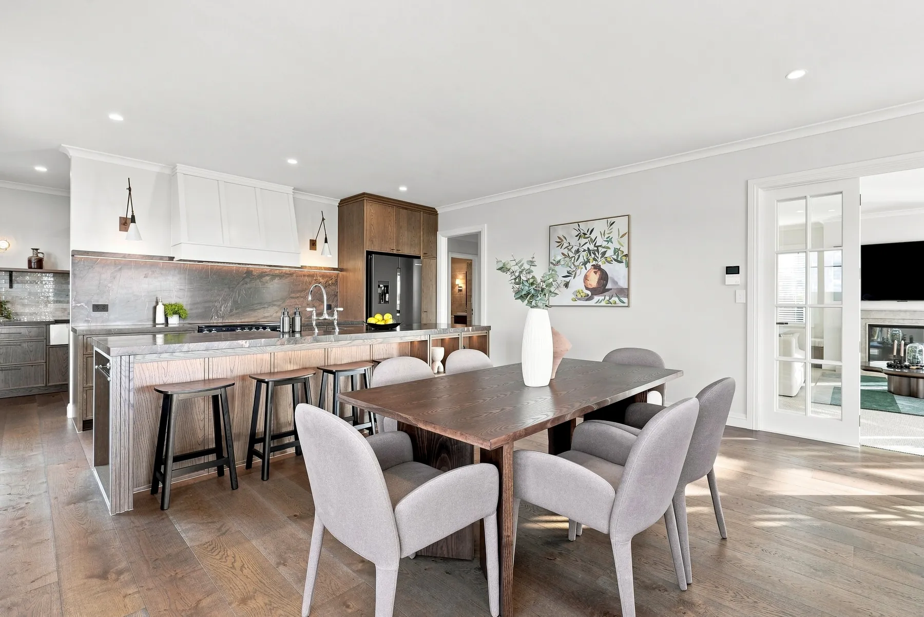 Kitchen and dining with hydronic underfloor heating, Severina 1