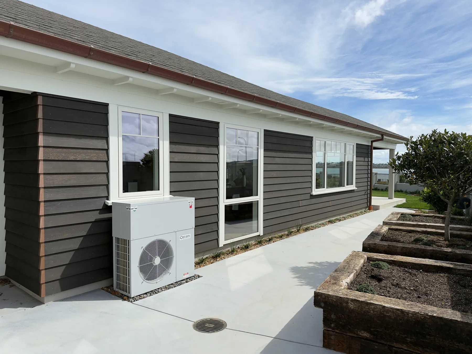 Underfloor heating heat pump outside, Severina 1