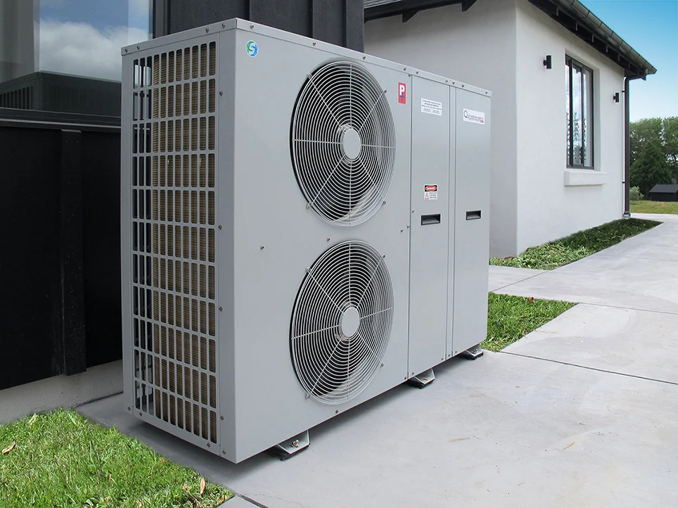 7GUb16-1 air-to-water heat pump on a concrete pad outside